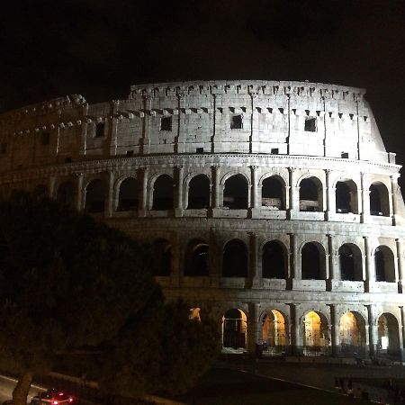 ローマ Alloggio Turistico Al Colosseo Bed & Breakfast エクステリア 写真